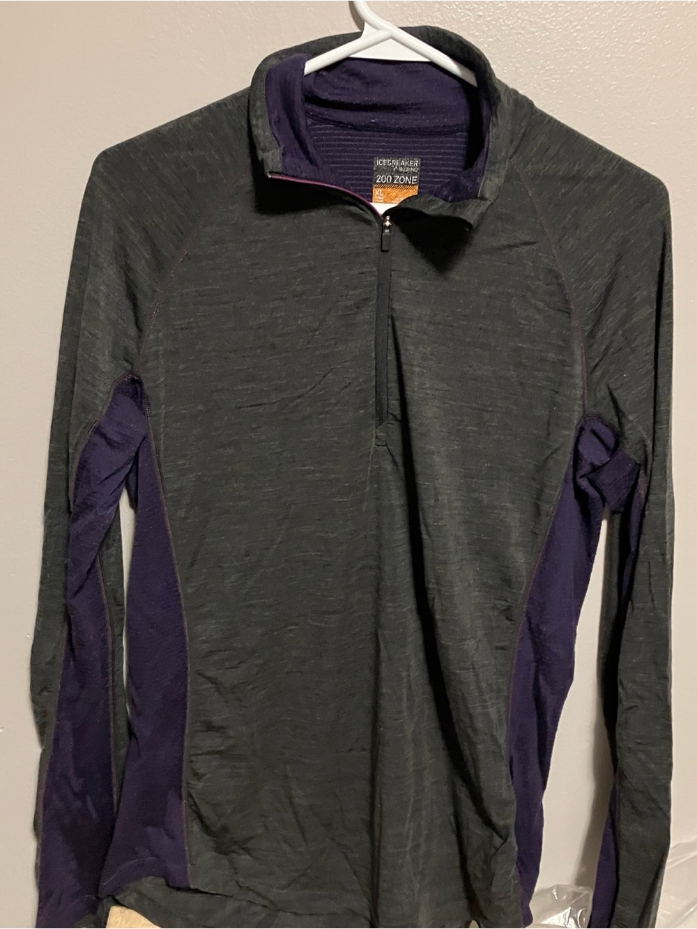 Icebreaker women’s merino wool 200 zone size xl grey purple